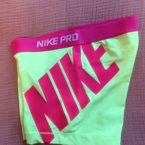 NIKE - Dry fit - Neon green/hot pink running shorts - size Medium